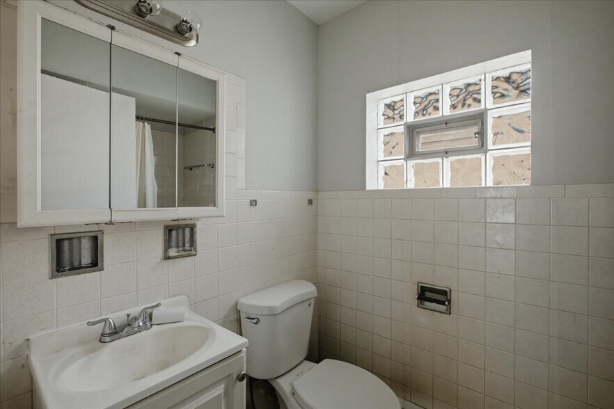 Building Photo - 6212 W 64th Pl
