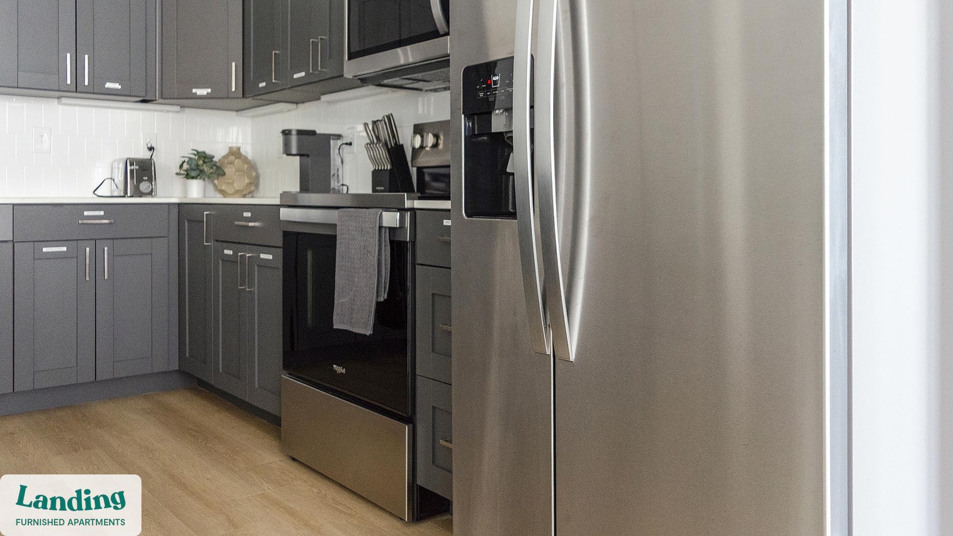 Building Photo - 650 N Main St