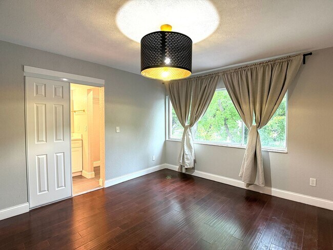Building Photo - 4815 Walden Cir