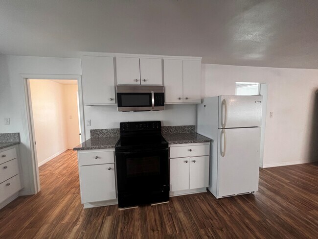 Building Photo - 2210 Bush St