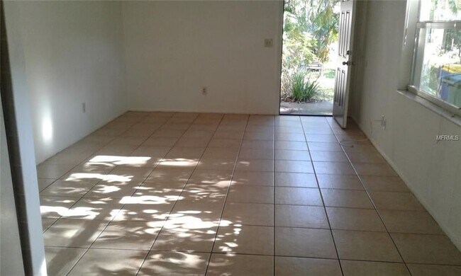Building Photo - Seminole 10866