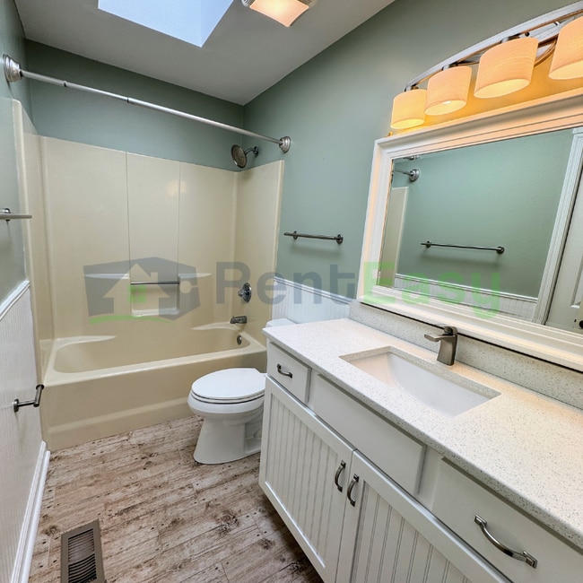 Building Photo - 1001 Fox Rdg Ct