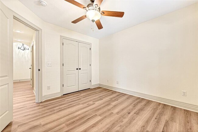 Building Photo - 103 NE Chicory Ln