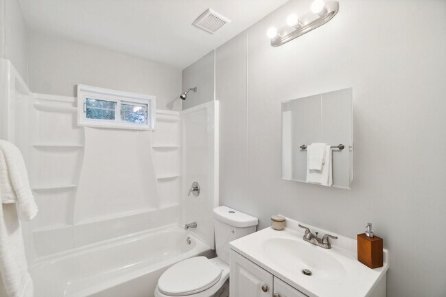 Building Photo - Charming Updated 4BR/2BA Cape Cod in Twinbrook- Rockville