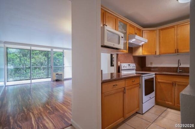 Building Photo - $2,550 / 2br - 793ft2 - Maintained and Freshly Painted 2BR/1BA/2PKG unit in Waikalani Woodland (M...