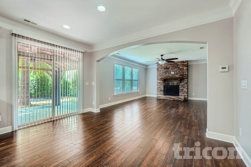 Building Photo - 6013 Hyde Park Drive