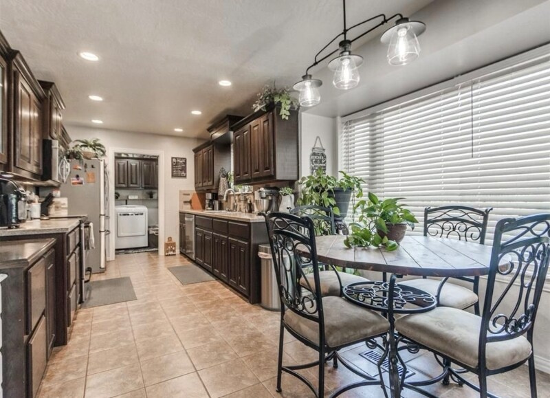 Building Photo - 814 Hickory Stick Dr