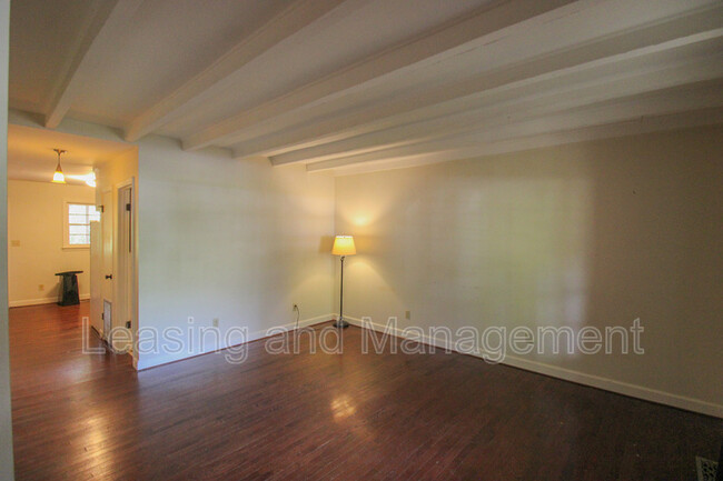 Building Photo - 1685 Pinckney Park Dr