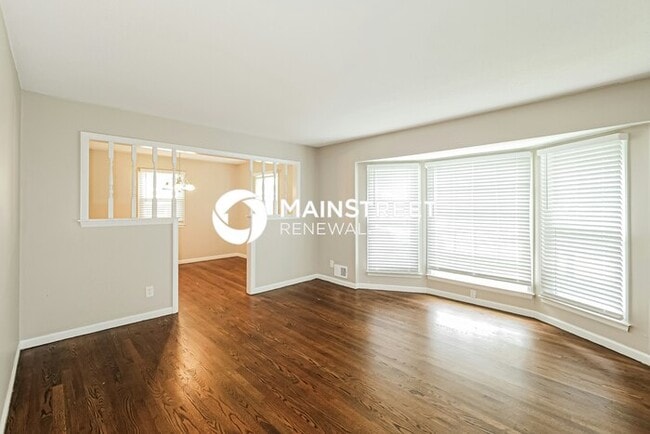 Building Photo - 3 Bedroom Pet-Friendly Home in INDEPENDENCE, MO with Main Street Renewal