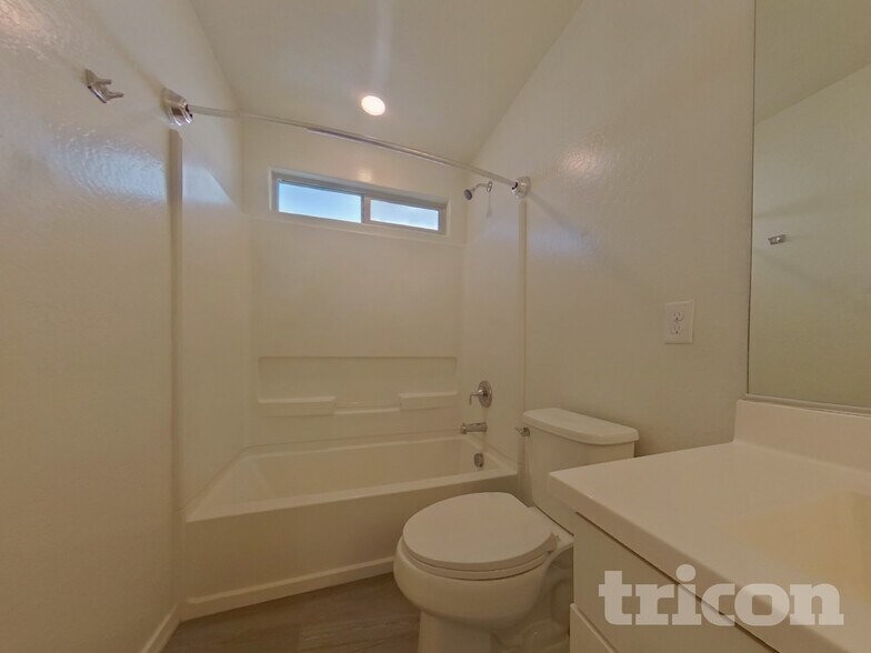 Building Photo - 11641 N 165th Ln