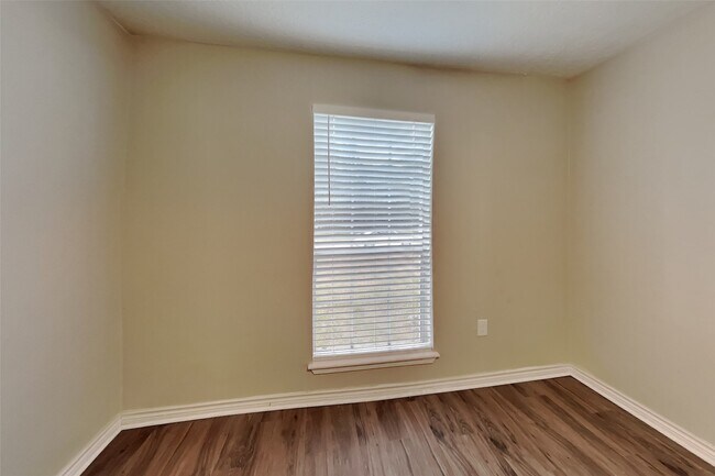 Building Photo - 5307 Summerfield Ln