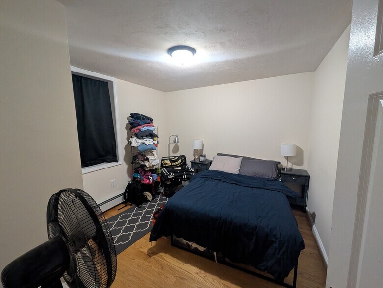 Building Photo - 1054 Cambridge St