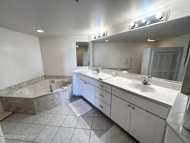 Building Photo - 820 Del Rio Way