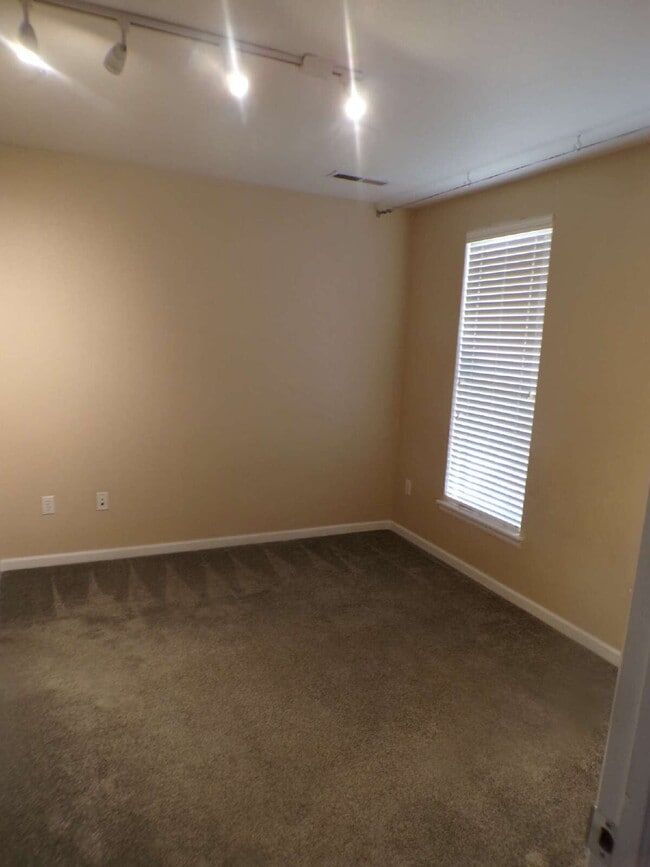 Building Photo - Belmar Townhome - 3 Bedroom, 3 Bathroom (70Vi)