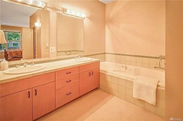 Master Bathroom - 10042 Main St