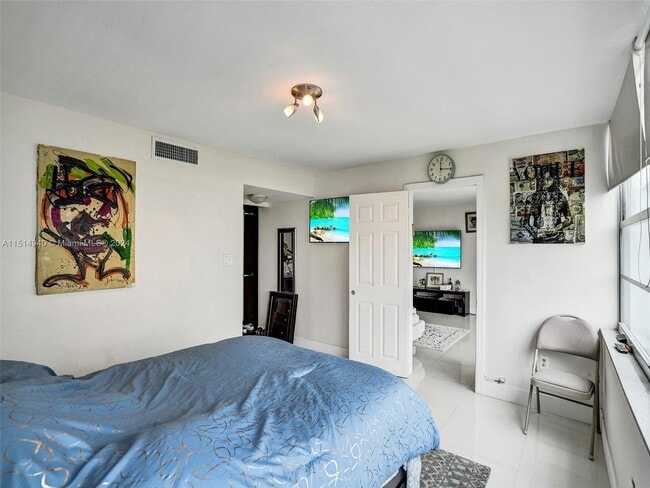 Building Photo - 18061 Biscayne Blvd
