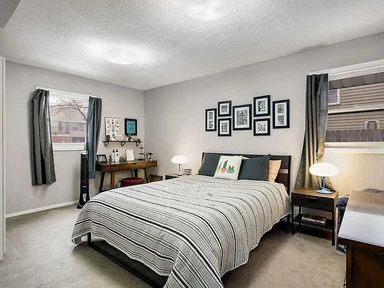 Building Photo - 1009 NE Lowry Ave