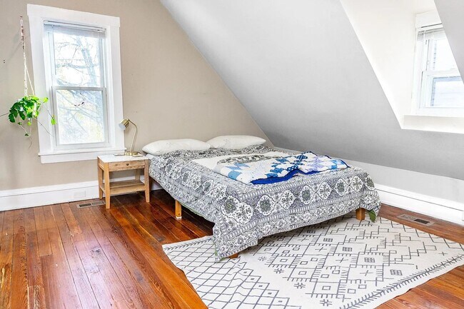 Building Photo - Stylish 3-Bedroom Apartment in Walnut Hill...