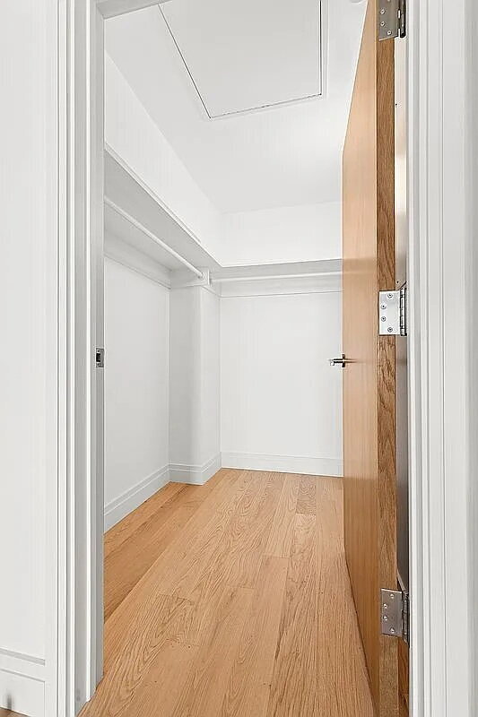 Building Photo - "Luxury 1-Bedroom Oasis with Pool & Elegant Finishes in Prime New York Location!"