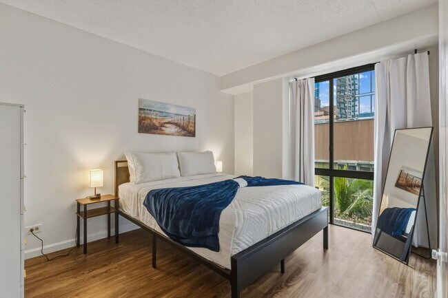 Building Photo - Downtown Honolulu Condo - AC . W/D . Full Kitchen