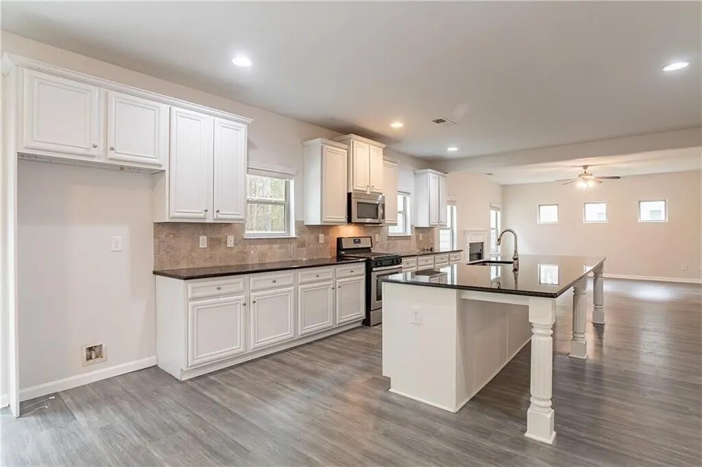 Building Photo - 3443 Woodshade Dr