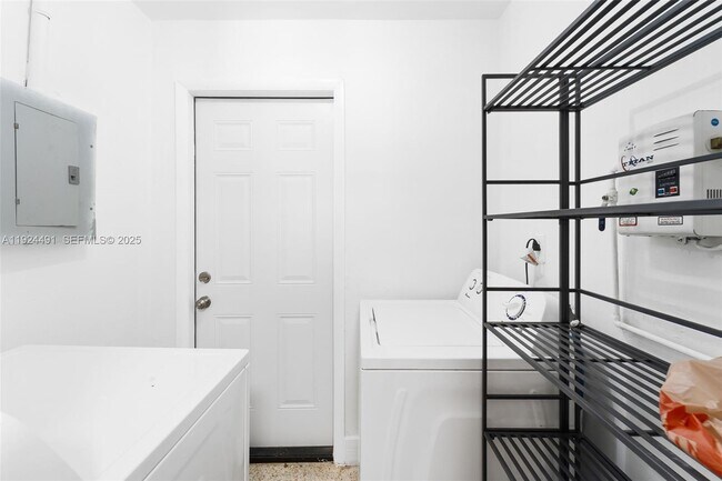 Building Photo - 3491 Shipping Ave