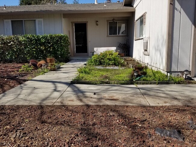 Building Photo - Gorgeous 3 Bedroom, 2 Bath home in great l...