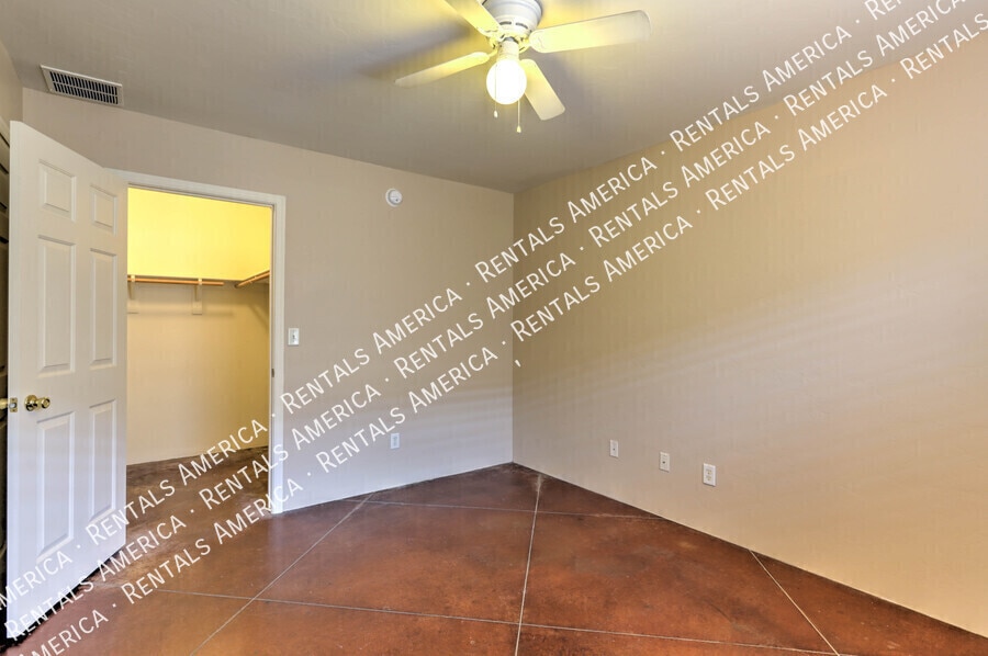 Building Photo - 441 E Geronimo Bluff Loop