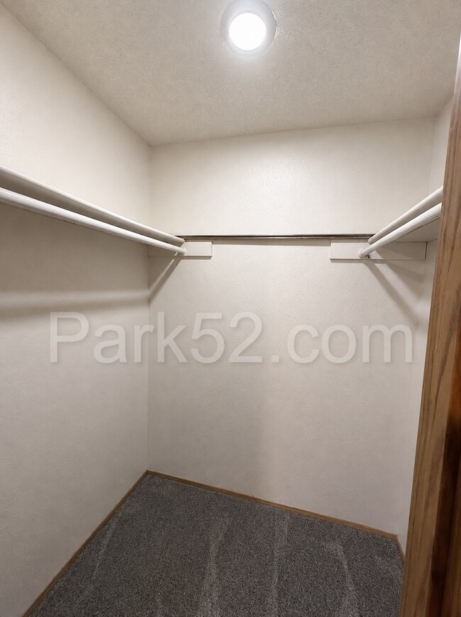 Building Photo - 5001 S Orchard St