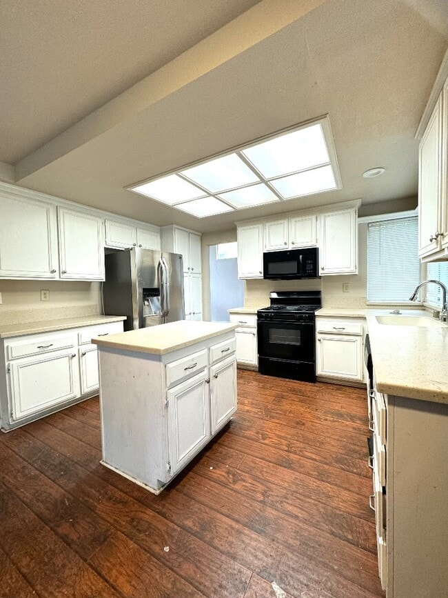 Building Photo - 5024 Rodeo Cir