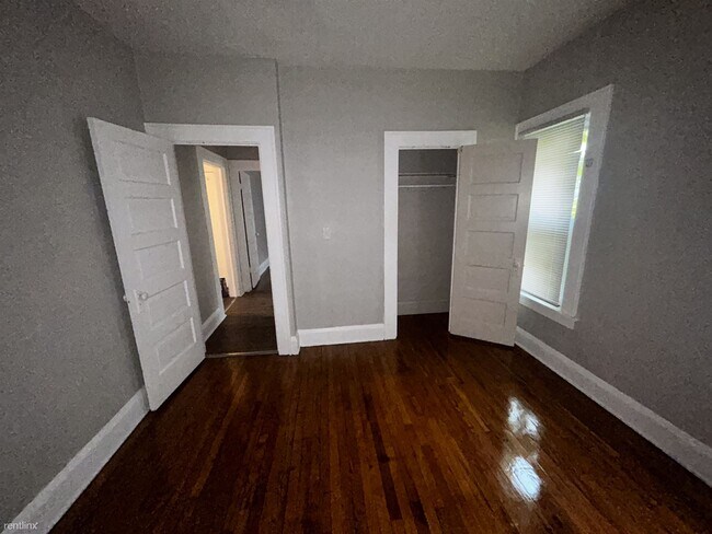 Building Photo - 2 br, 1 bath Duplex - 390 East 162nd Stree...