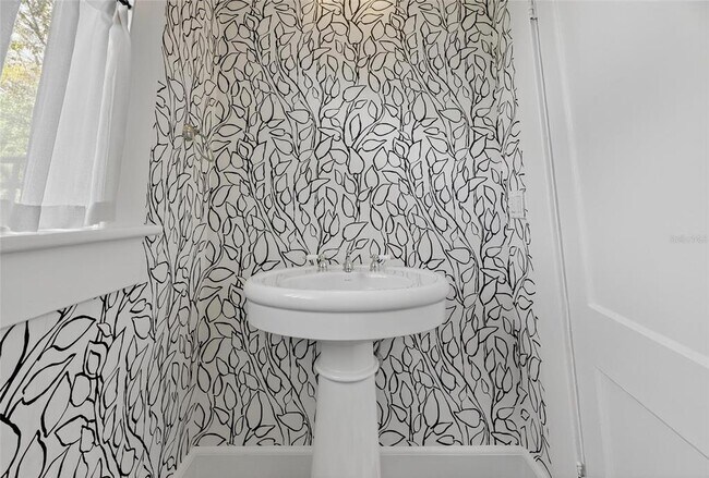 Building Photo - 3003 W Harbor View Ave