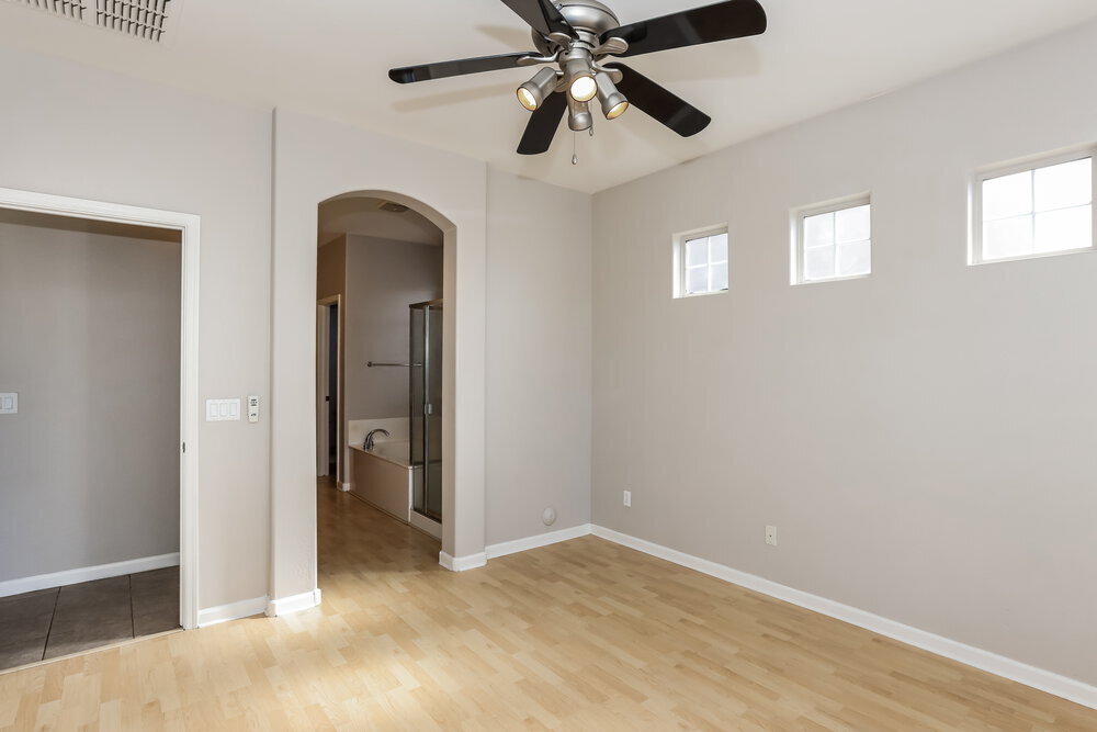 Building Photo - 400 N Eucalyptus Pl