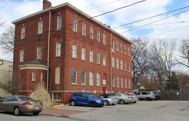 Primary Photo - 107 N Morris St