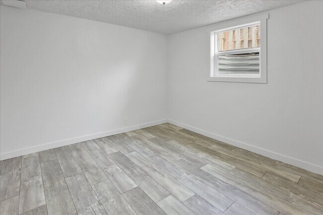 Building Photo - 205 40th St