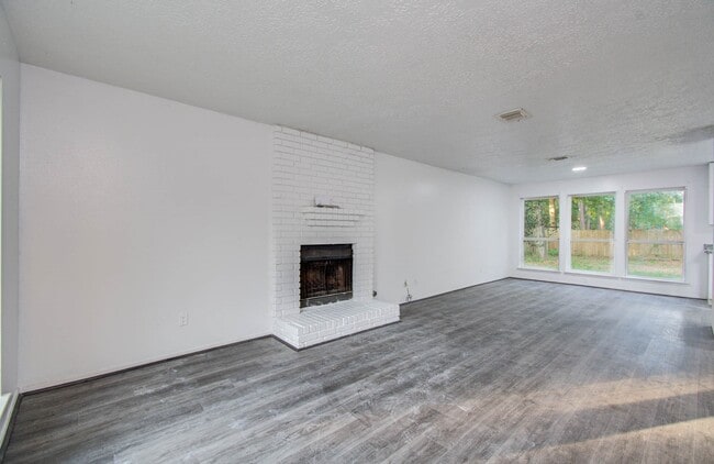 Building Photo - 5006 Village Springs Dr