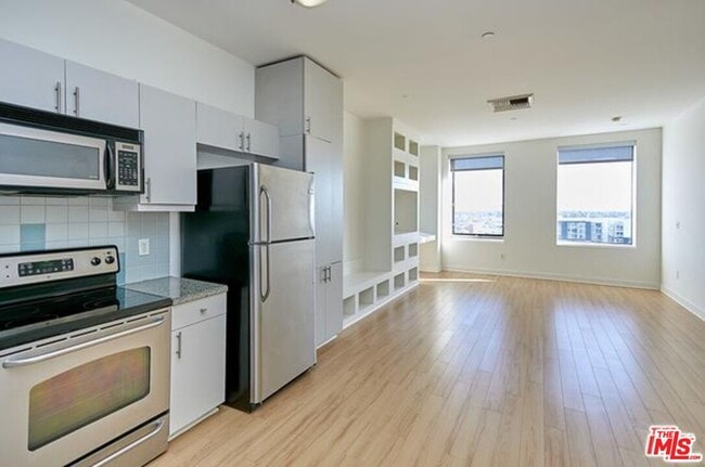 Building Photo - 3810 Wilshire Blvd