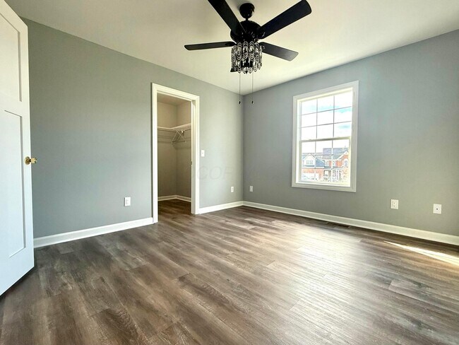 Building Photo - 9465 Santa Clara Cir