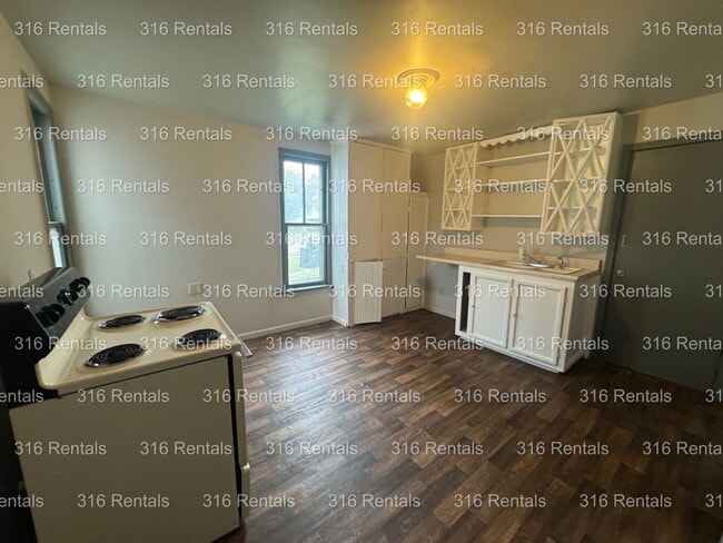 Building Photo - $750 - 2 bed 1 bath - Single Family Home