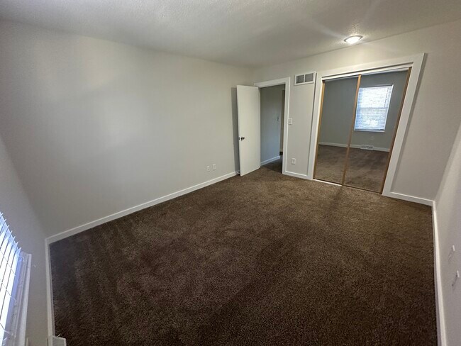 Building Photo - 8703 N Hull Dr