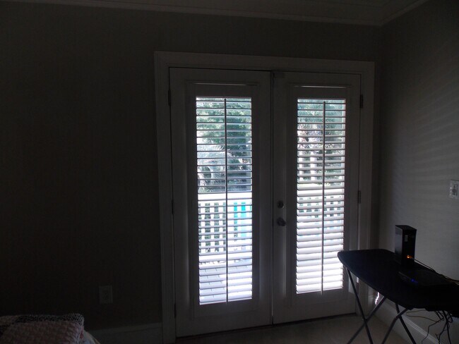 Building Photo - 568 Hammock Ave