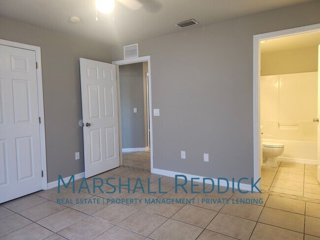 Building Photo - 3 bedroom 2 bath