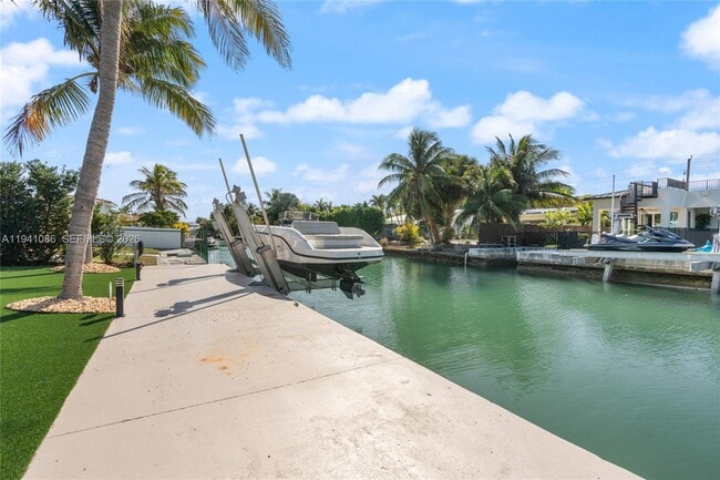 Building Photo - 7810 Hawthorne Ave