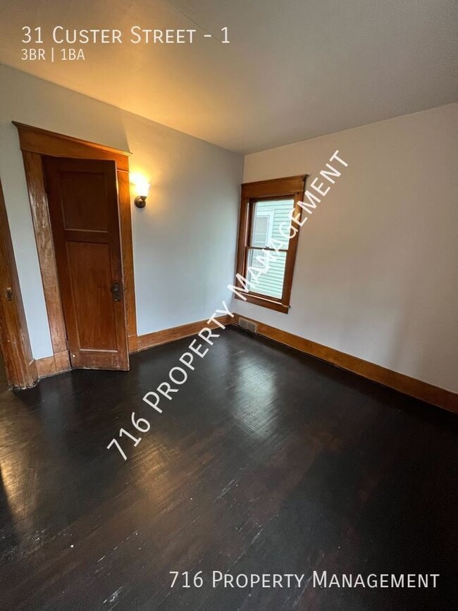 Building Photo - 31 Custer St