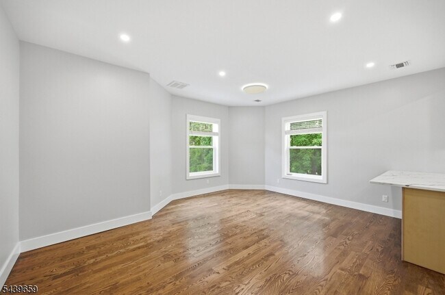 Building Photo - 40 Jardine Rd