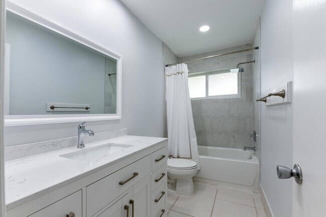 Building Photo - 4695 Brandywine Dr