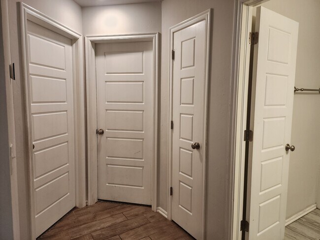 Building Photo - 4617 Emerald Knoll Rd