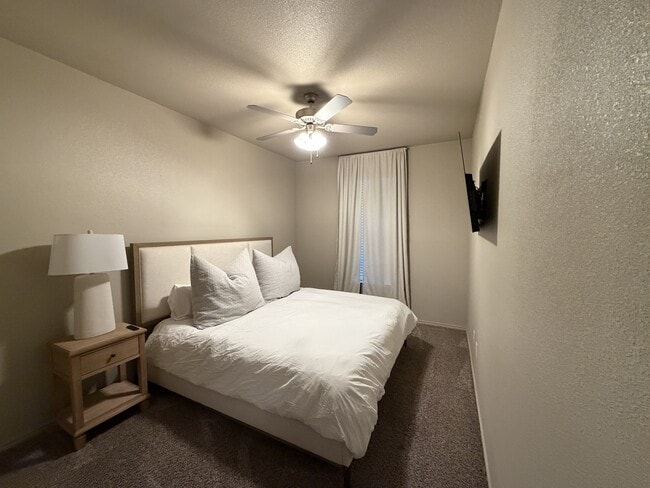 Building Photo - 2111 10th St