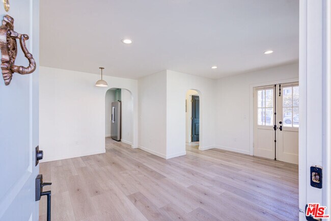 Building Photo - 12349 Riverside Dr