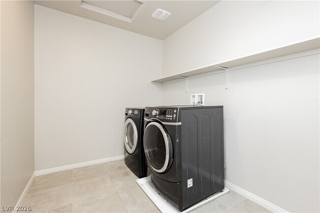 Building Photo - 5340 Maroon Guava St